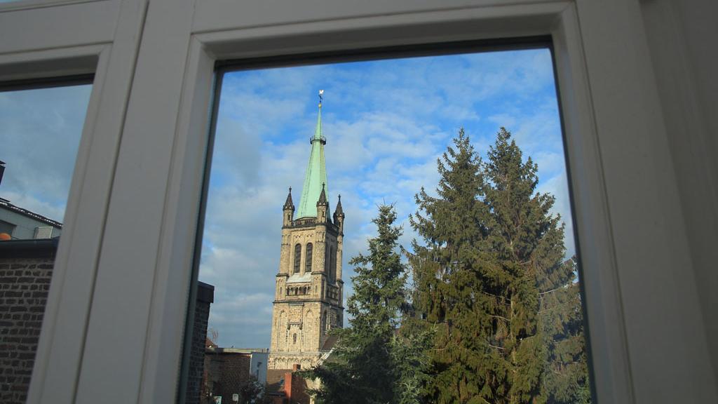 Ein Ausblick aus dem Schlafzimmerfenster des Apartment 5 auf St. Jakob...